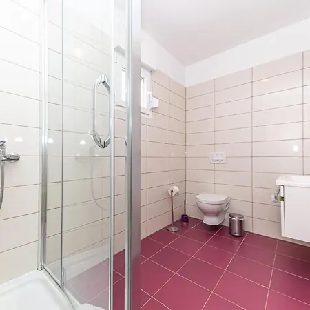Vakantiehuis Amazing In Kastel Kambelovac With Kitchen *