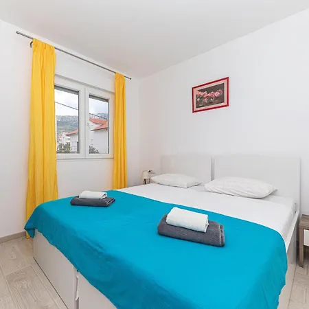 Amazing In Kastel Kambelovac With Kitchen Vakantiehuis Kaštela