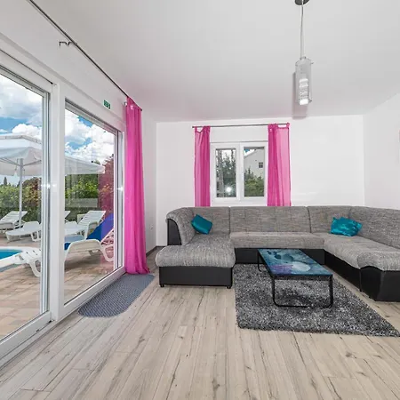 Amazing In Kastel Kambelovac With Kitchen * Kaštela