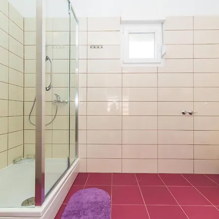 Dom wakacyjny Beautiful In Kastel Kambelovac