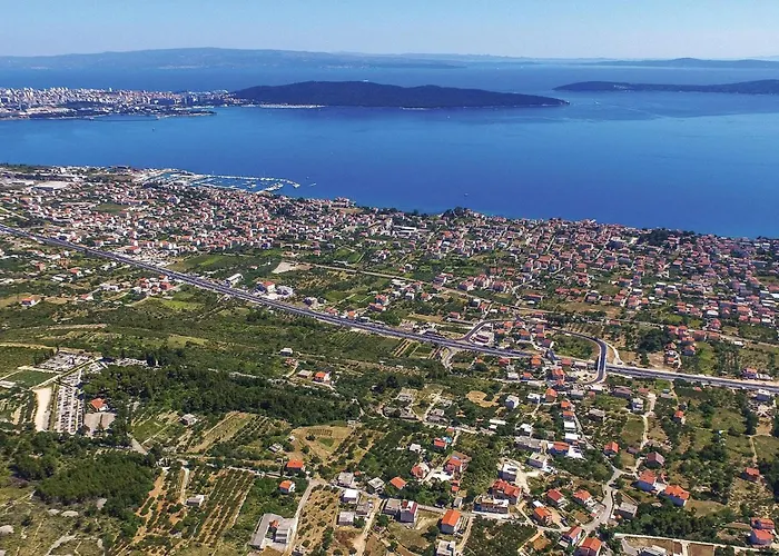 Beautiful In Kastel Kambelovac Feriehus